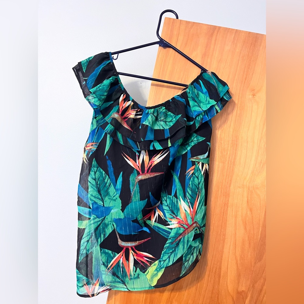 One strap, floral/tropic loose fitting top. Worn once, smoke free home